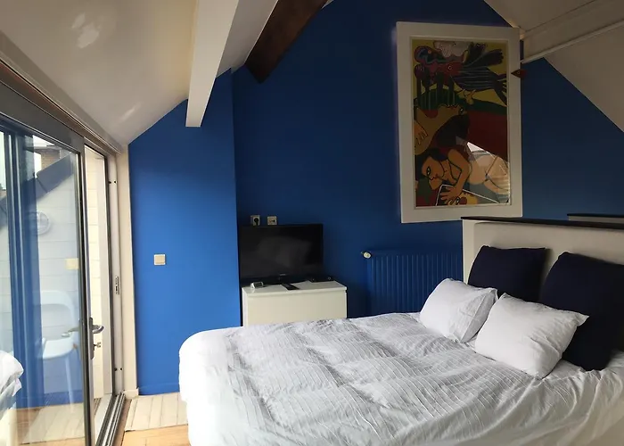 Les Paquerettes Bed & Breakfast