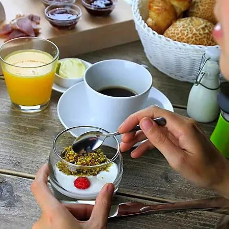 Les Paquerettes Bed and Breakfast